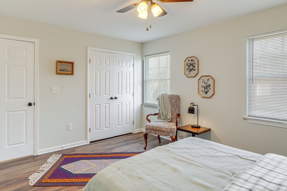 2 Mi to University of Louisville: Apt w/ Fire Pit!