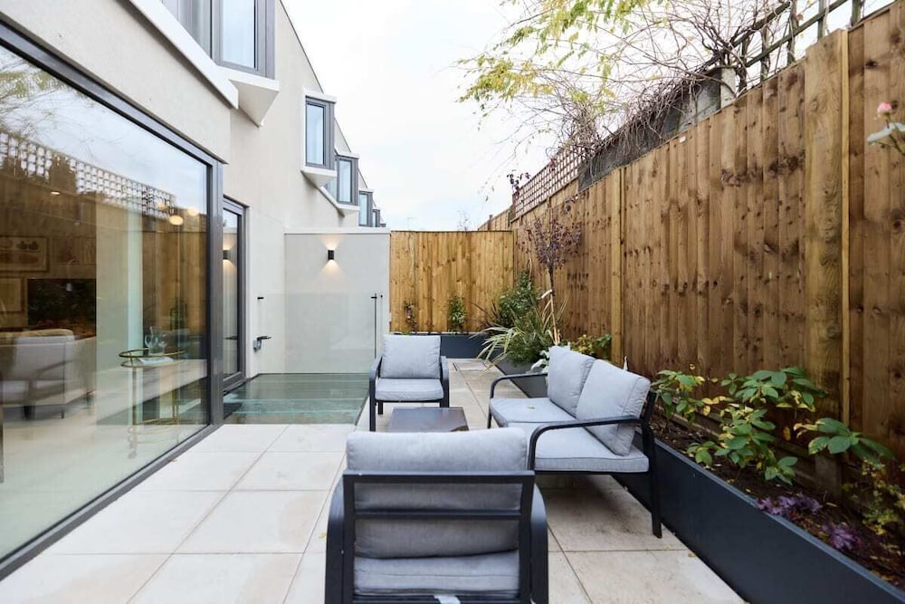 The Letchford Garden Mews - Elegant 2bdr House With Garden & Patio