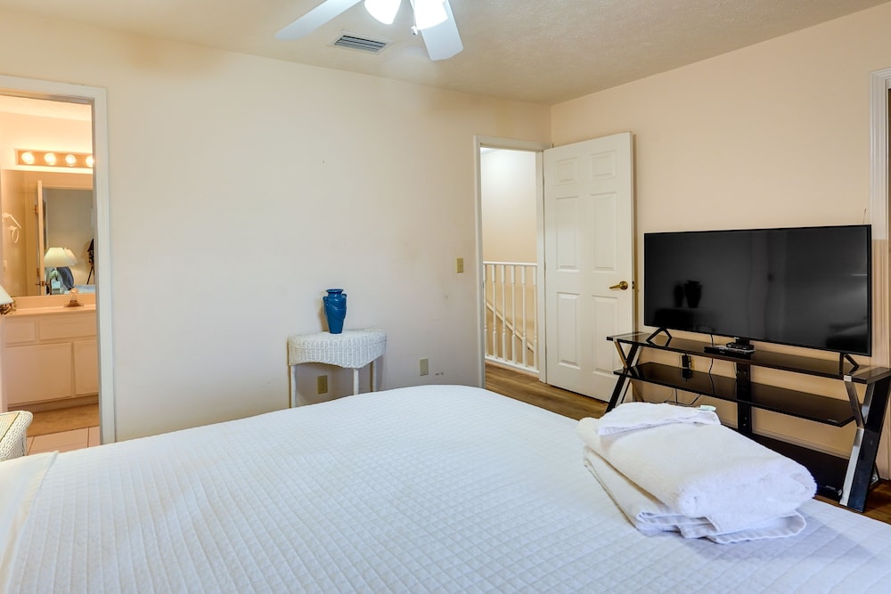 PCB Townhome w/ Resort Amenities - Walk to Ocean!