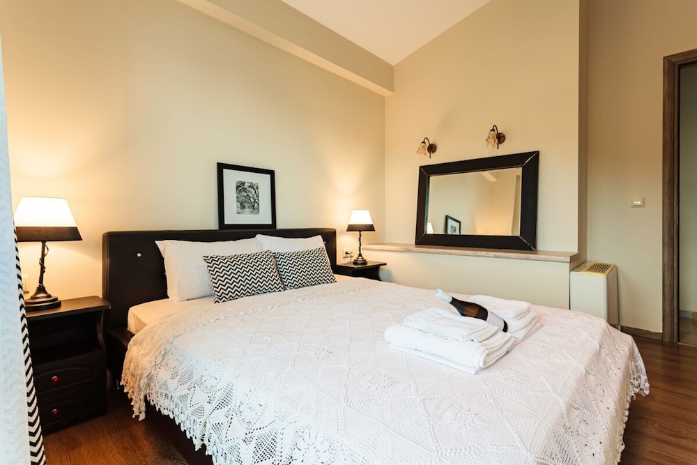 Villa Armonia - Beachfront Majestic Retreat