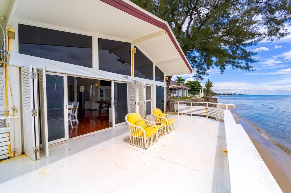 Oceanfront 6 Bedroom Twin Villas OV6