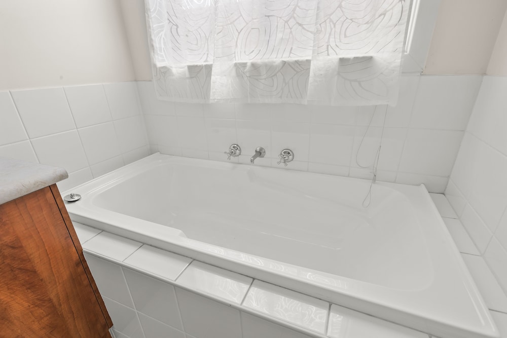 StayAU Stunning 4BRHouse Berwick