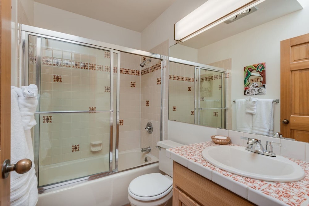Acoma - Majestic Views, Near the Santa Fe Opera and Four Seasons in Tesuque