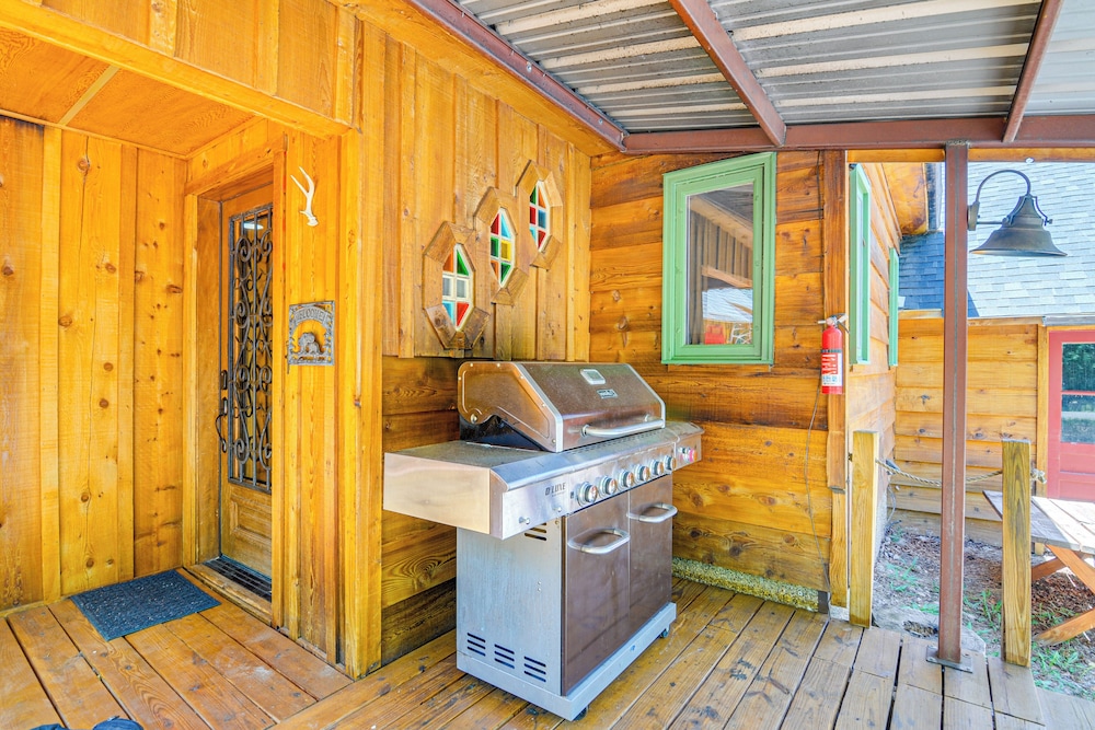 Family-friendly House: Fish, Hike, Bike & More! view 5