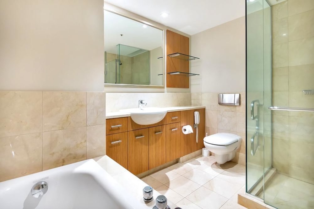 Central 1 Bedroom in Metropolis