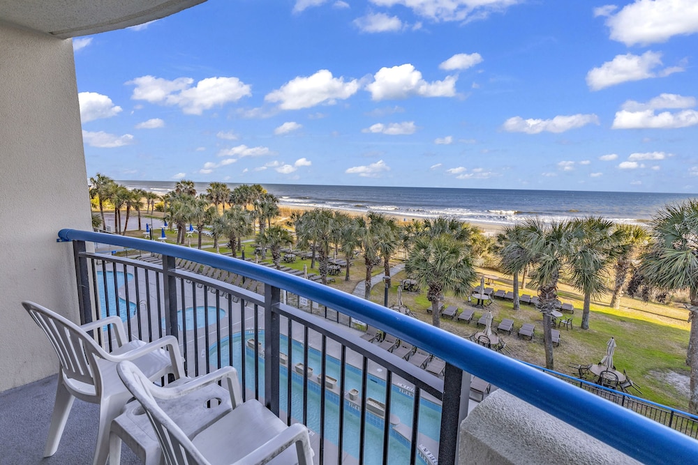 Boardwalk Resort by Hosteeva