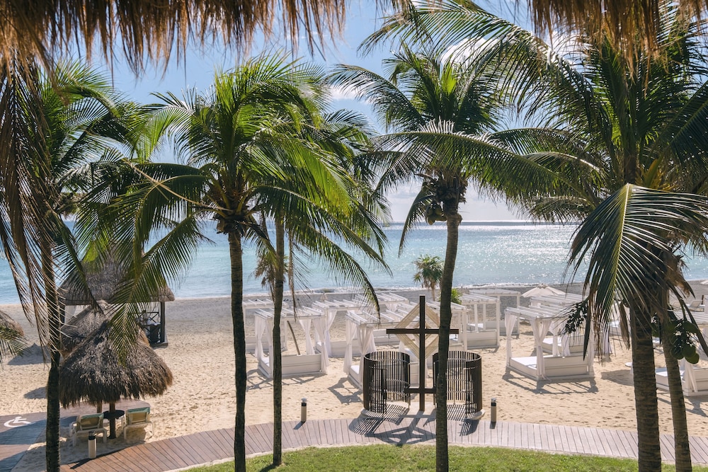 Cancun Vacations - Iberostar Waves Quetzal - Property Image 2