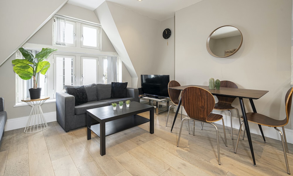 Superb Apartments opp Edgware Rd Station