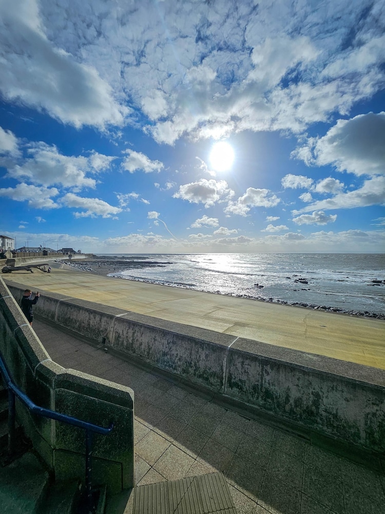 Seascape Retreat - 3 Bedroom Flat - Porthcawl