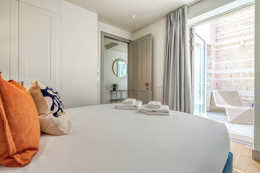 Luxury flats near Big Ben and London Eye