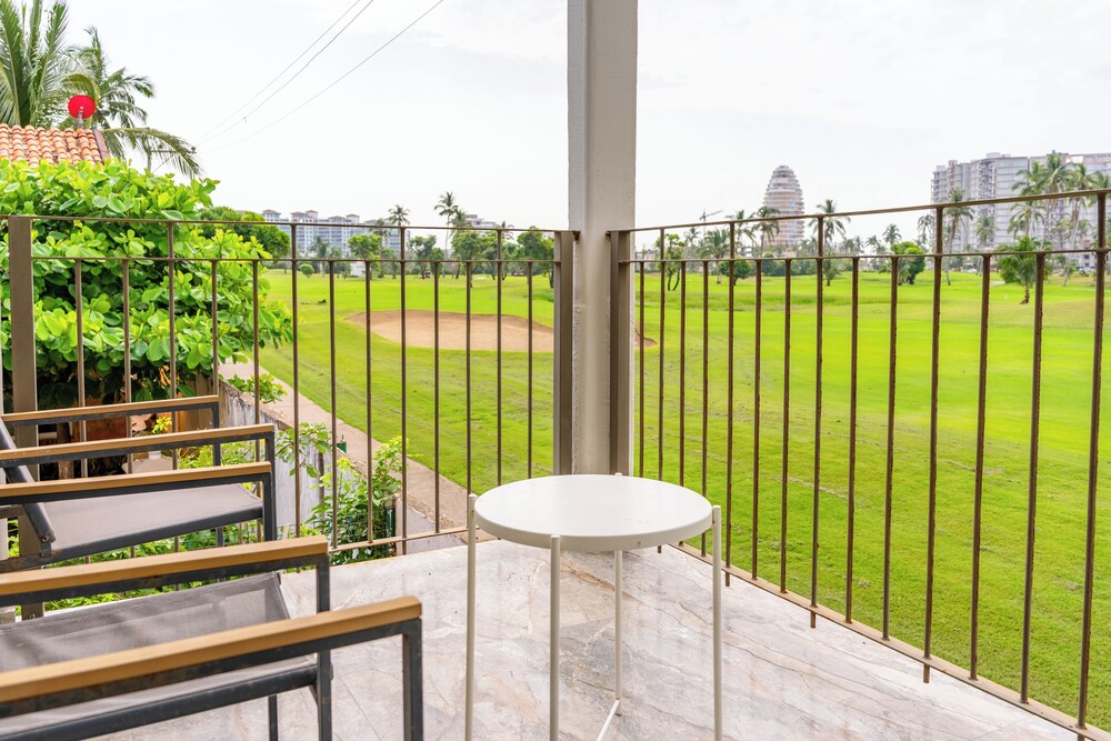 Family Condo with 3 BDR Pool & Hot tub