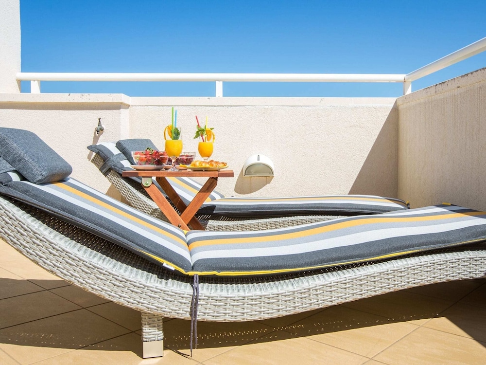 5 Bedroom Holiday Home With Balcony