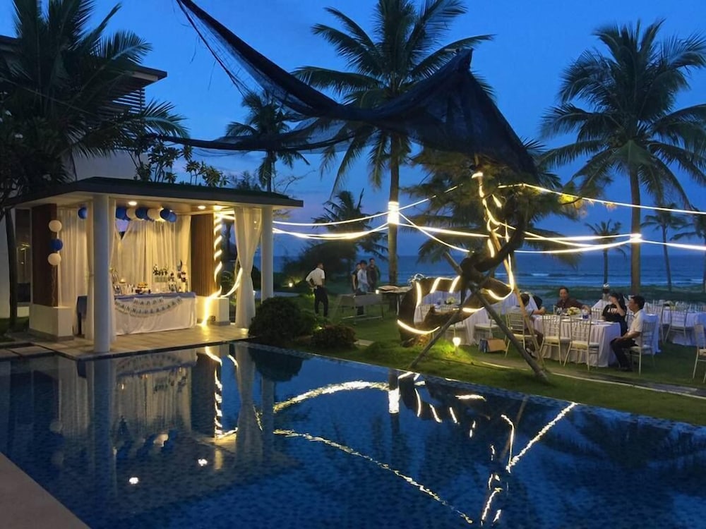 Luxury Yacht Villa