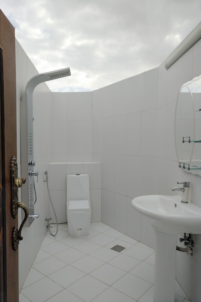 Emirates Hills Lake View Villa