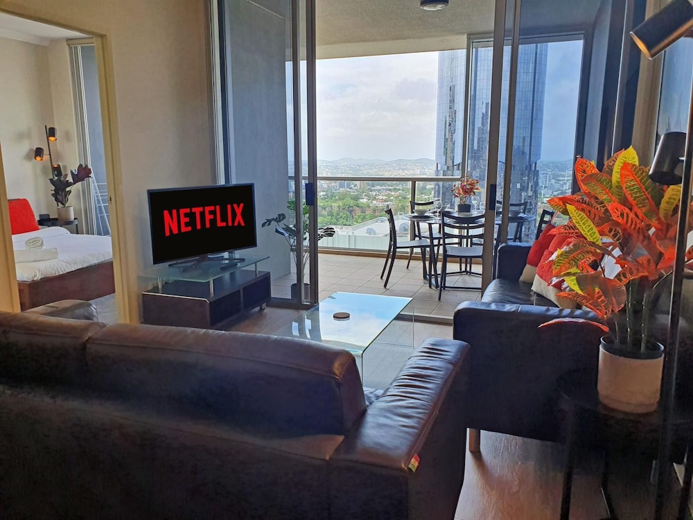 Brisbane Vacations - 2BR Stunning Views CBD Pool Gym Netflix - Property Image 5