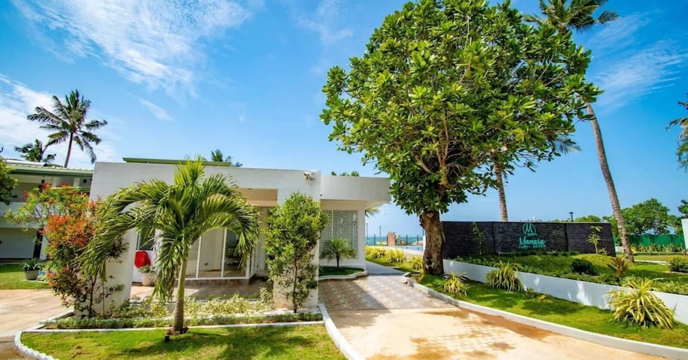 Manara Beach Resort