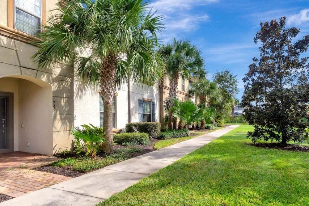 Beautiful Tranquil Relaxing Home With Private Pool 4 Bedroom Townhouse