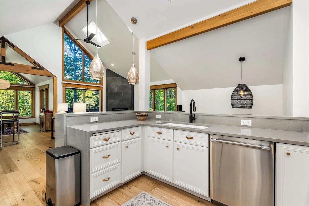 Evergreen Escape Home for 12