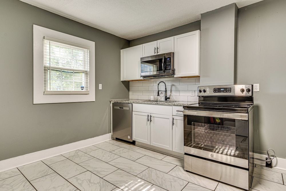 2 Mi to Mass Ave: Convenient Townhome w/ Yard!