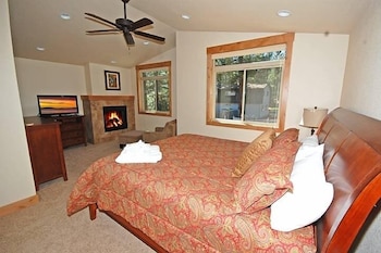 2806 Springwood Drive 4 Bedroom Home by RedAwning