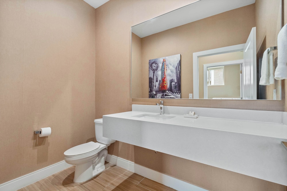Minutes to Disney Chic Dream Villa With Stunning Patio and Resort Perks