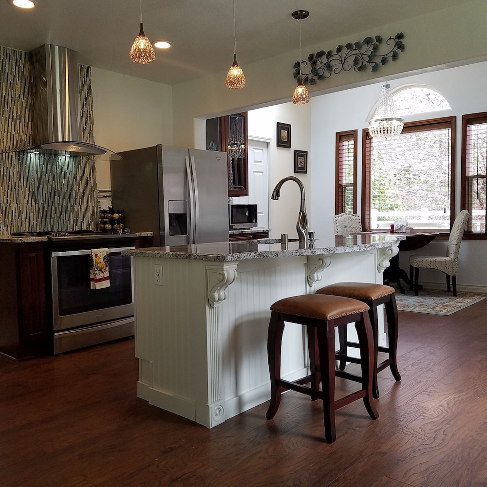 Arbor Rouge Cottage