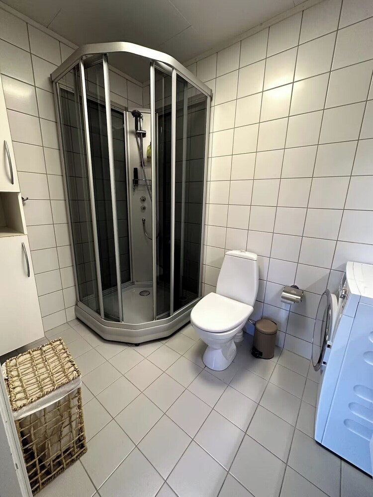 Aurora Borealis Apartment - Sleeps 3 - Parking