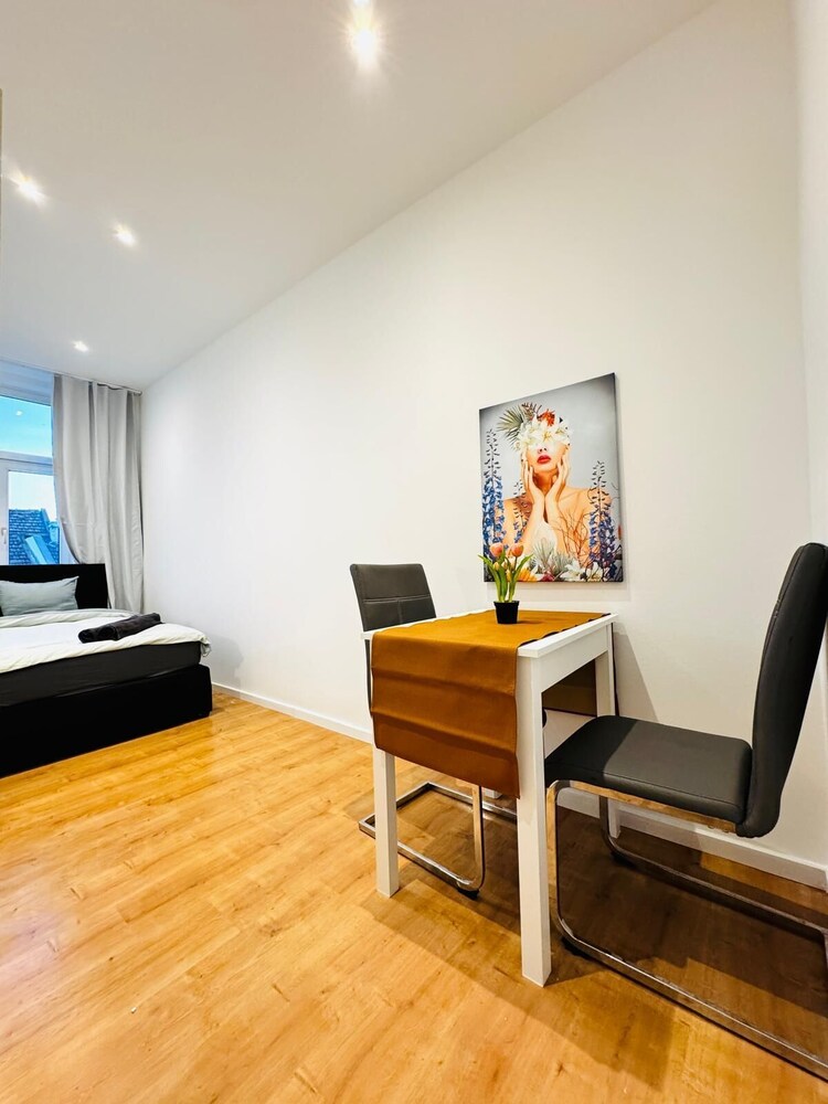 Lovely 4BR Apt Near Kaufpark Alterlaa
