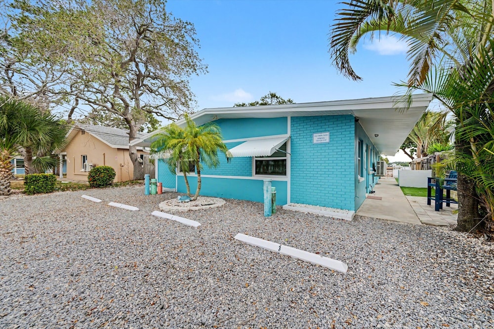 Waterway Vista Suite Pet Friendly Boat Dock