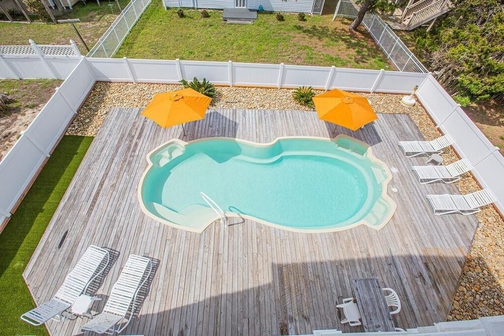 Life's A Beach 4 Bedroom Home by RedAwning