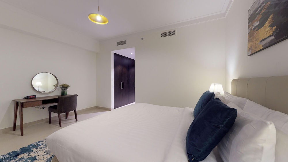 Lux BnB Dubai Creek Residences