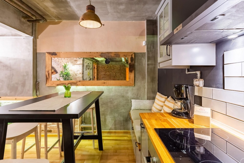 Missafir Apartment With Backyard in Nisantasi