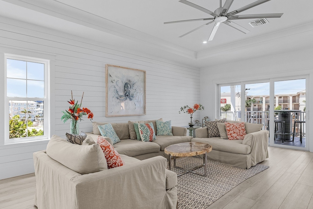 673 White Sands Retreat: Bay Views, Pool, Elevator 5 Bedroom Home
