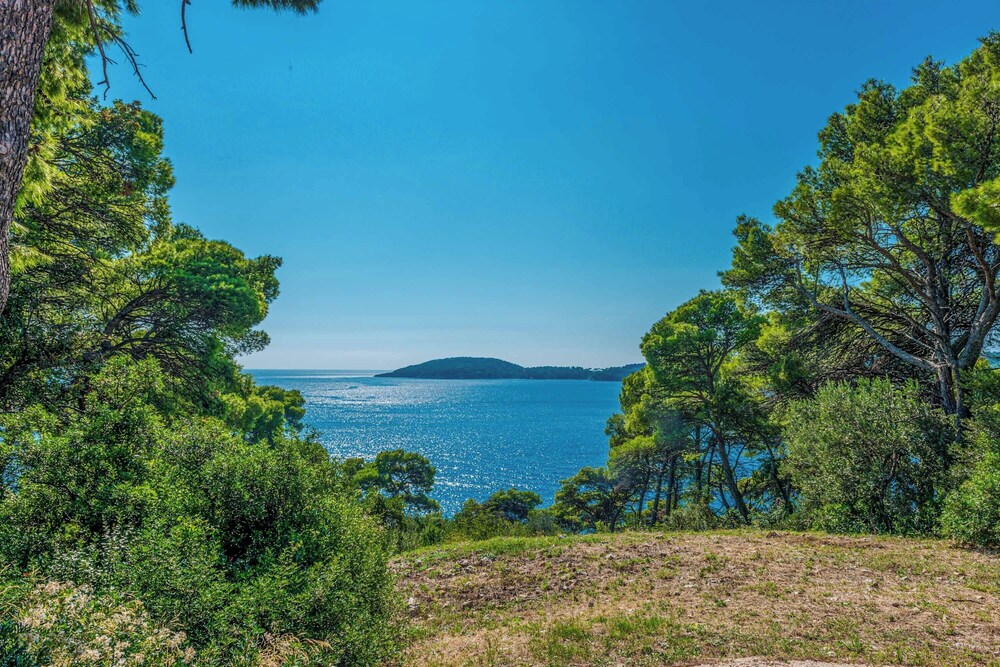 Relaxed Shore