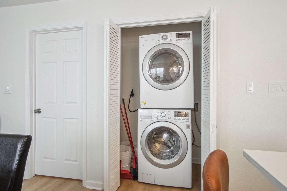 Your Amazing 3BR 2BA Downtown Delight