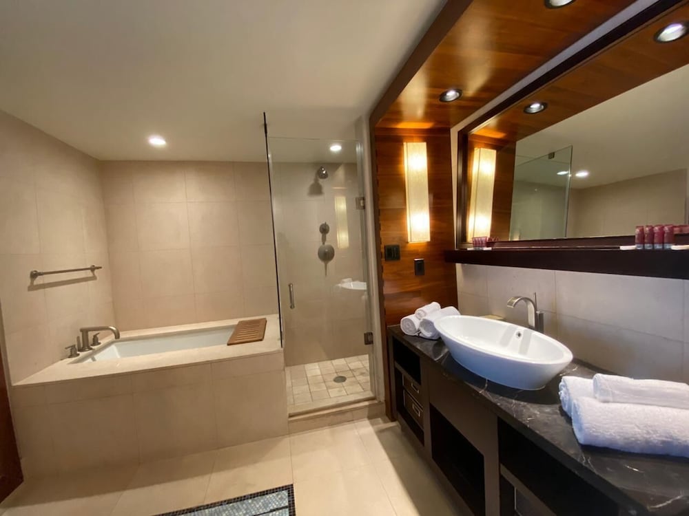 Carillon Miami Beach Private Suites