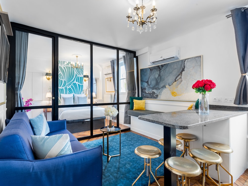 Merveil Luxury Suites - Royale - Saint Honore view