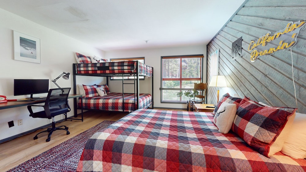 Aspen Creek #115 2 Bedroom Condo by RedAwning view 4