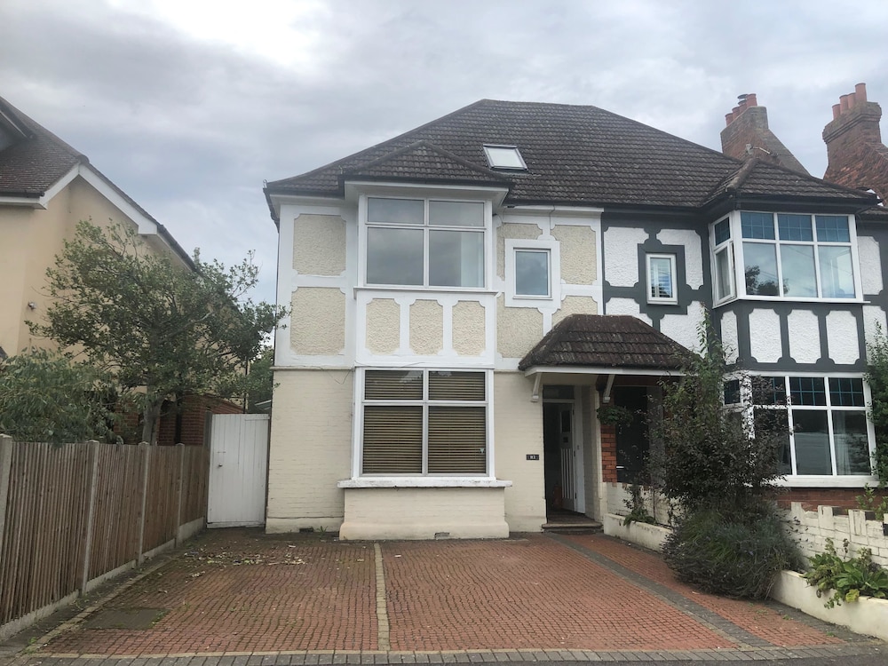 Guildford Vacations - Right Stays - Property Image 1