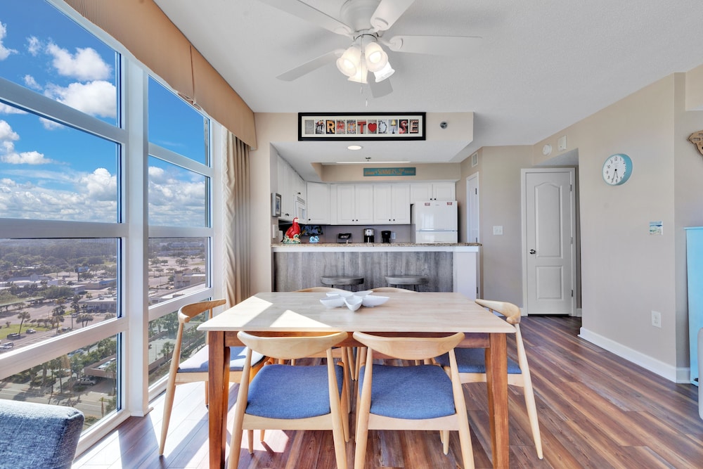 Carolinian Corner Gem Views view 4