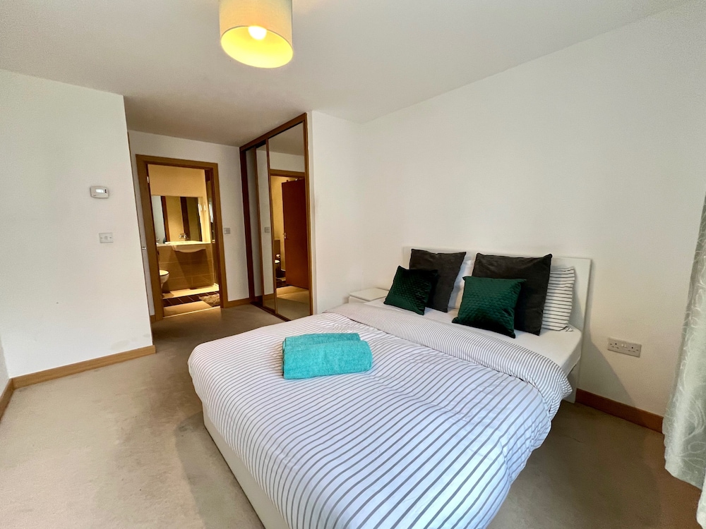 Modern 2-bed Dartford - Free Parking & Fast Wifi view 3