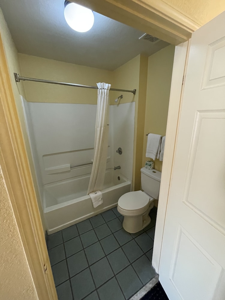 Gun Barrel Executive Inn