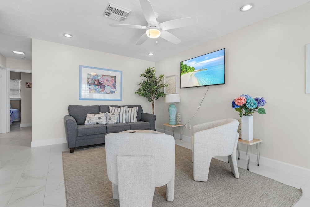 21591 Waterfront Duplex With Pool And Spa 2 Bedroom Condo