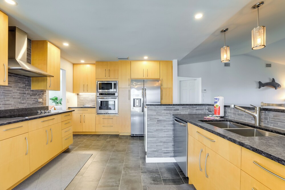 Riverfront Gem w/ Hot Tub & Pool in Port Charlotte