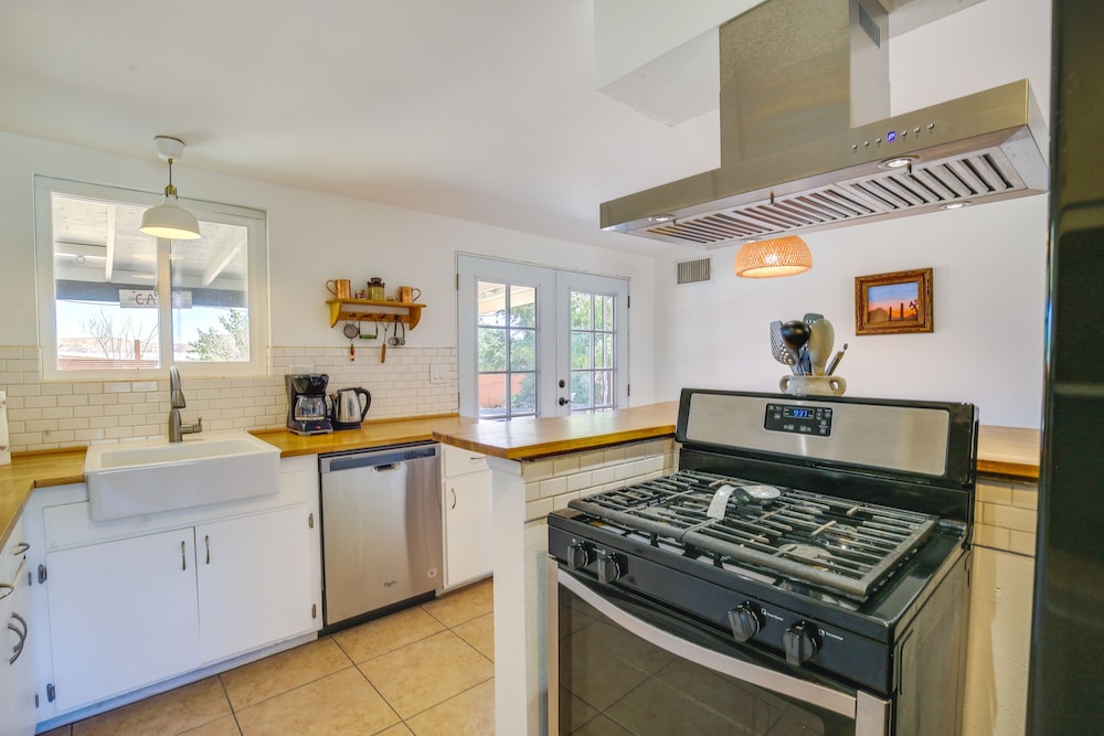 Joshua Tree Home w/ Patio - 5 Mi to National Park!