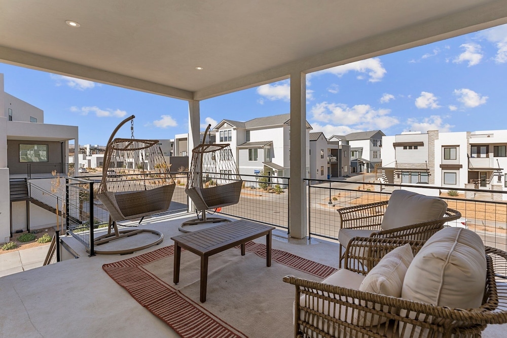 Sunstone 6 Bedroom Home