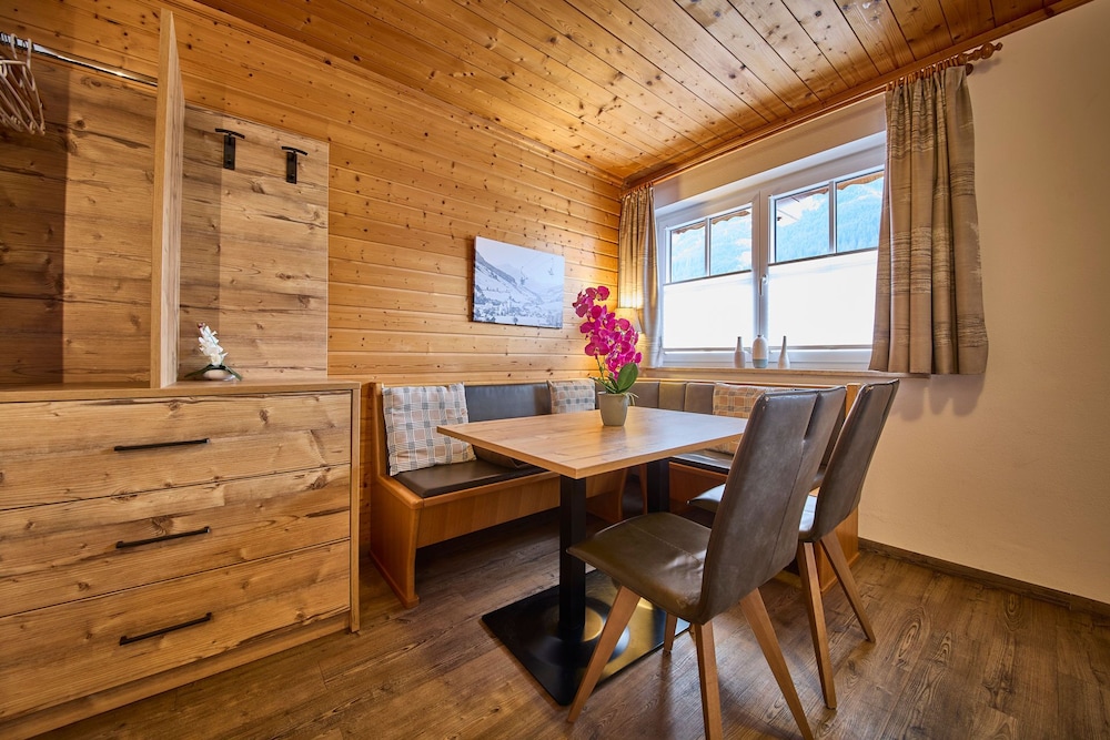 Delfi Ski & Bike Apartments