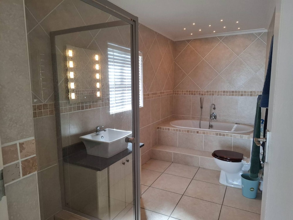 Oosiesrus - Charming Langebaan Villa With Garden View