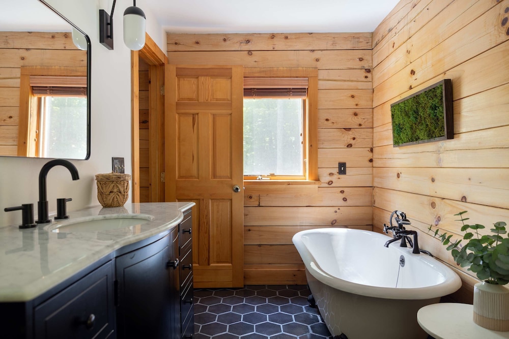 Luxury Private Estate w Pool Near Rhinebeck