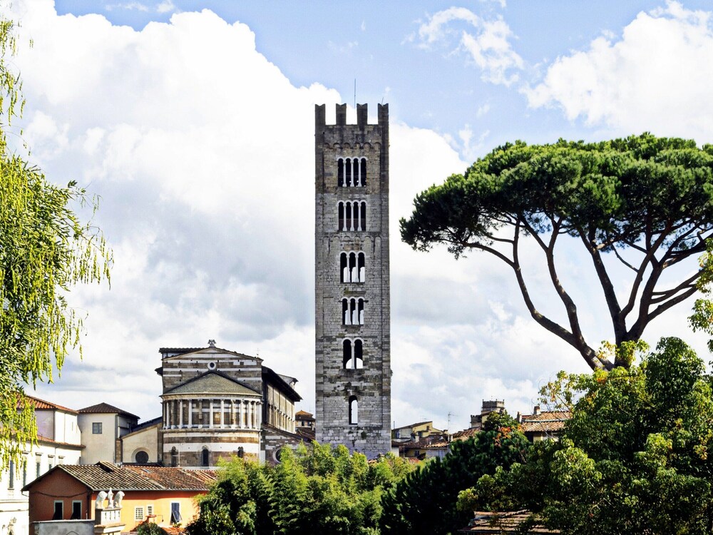 Apartment in the Historic Center of Lucca view 5
